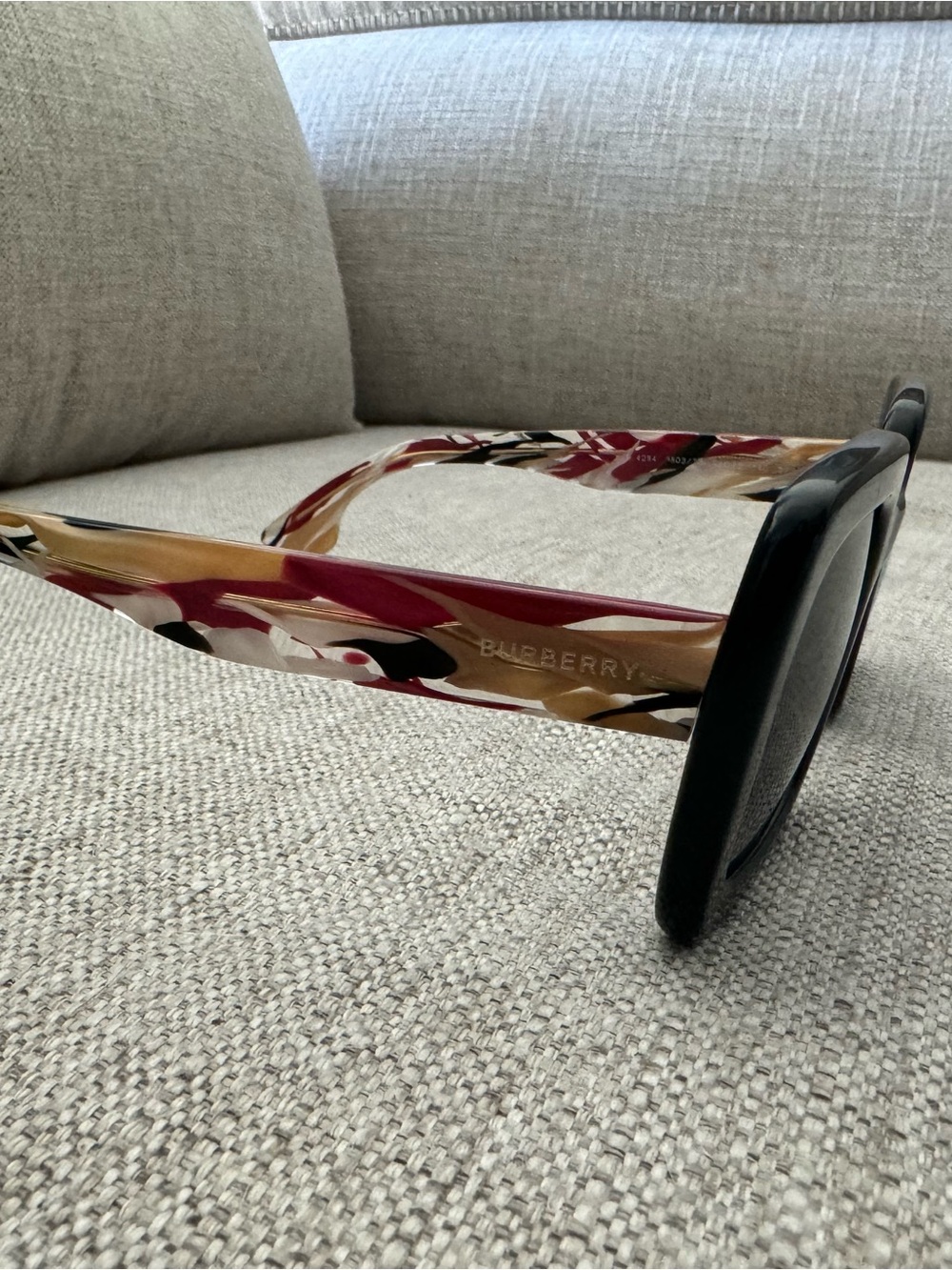 Burberry Black Frame Sunglasses with Floral Multicolor Temples